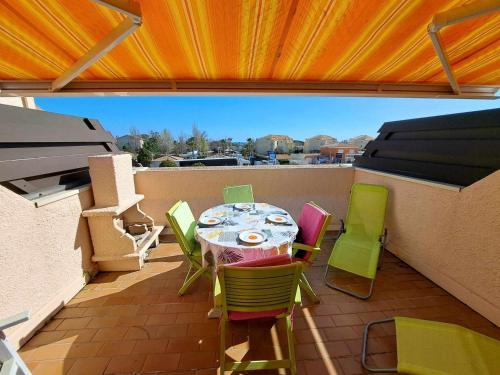 Photo de la galerie de l'établissement Appartement 2 Pièces Mezzanine Climatisé avec Terrasse et Parking Privé - FR-1-326-805, à Marseillan