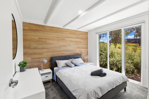 Ένα ή περισσότερα κρεβάτια σε δωμάτιο στο Honey Bee Lodge at Goughs Bay