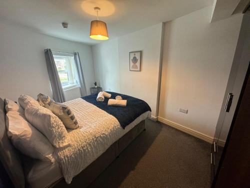 En eller flere senge i et værelse på Woodman House- 7 Bedrooms - Sleeps 14