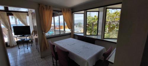 Μια τηλεόραση ή/και κέντρο ψυχαγωγίας στο Cabañas Villa Alegre