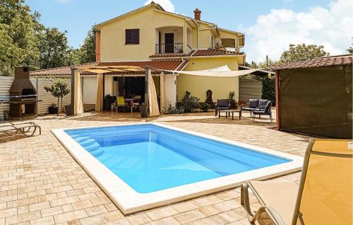 2 Bedroom Awesome Home In Zeliski