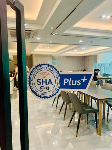 Certifikát, hodnocení, plakát nebo jiný dokument vystavený v ubytování Thana Wisut Hotel