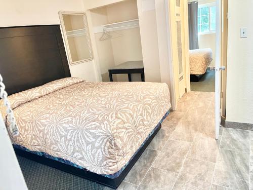 Ένα ή περισσότερα κρεβάτια σε δωμάτιο στο Royal Lodge