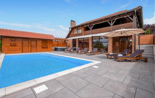 Pet Friendly Home In Rovisce With Sauna