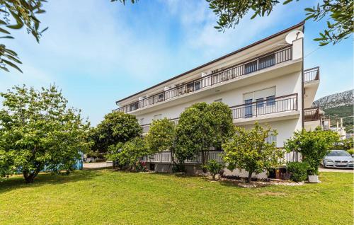 2 Bedroom Awesome Apartment In Kastel Kambelovac