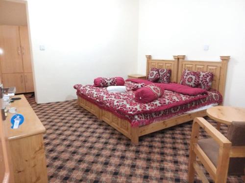 Ένα ή περισσότερα κρεβάτια σε δωμάτιο στο HUNZA Mountain HOTEL
