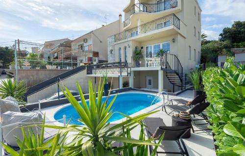 Awesome Apartment In Podstrana