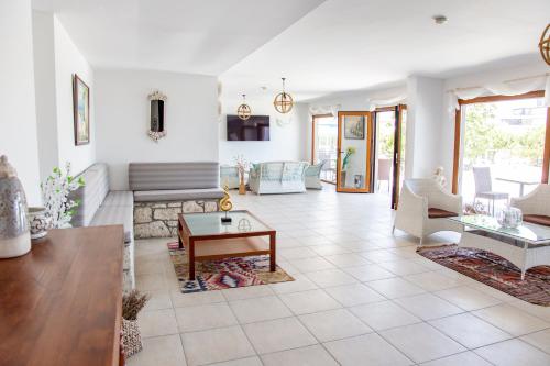 Gallery image of Bartu Otel in Cesme