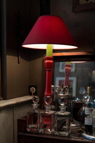 a red lamp sitting on top of a table at Camera et Caetera Chambres d'hôtes B&B in Roubaix
