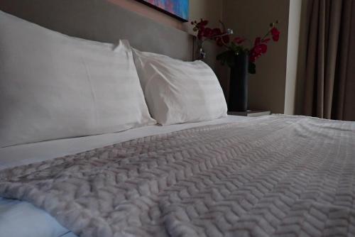 Ліжко або ліжка в номері De Perdana Hotel