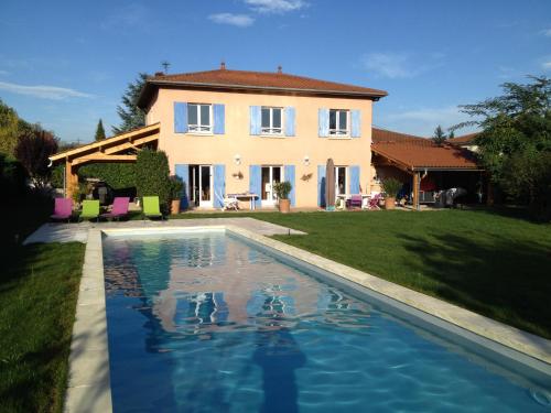 Maison privatisée avec piscine et jardin 4 chambres