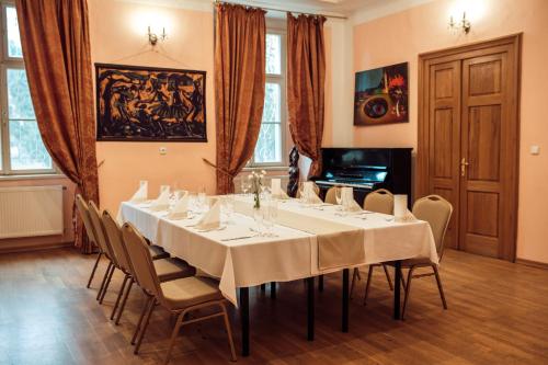 a large dining room with a table and chairs at Hotel Kaštieľ Mojmírovce in Mojmírovce