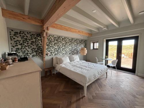 Postel nebo postele na pokoji v ubytování B&B In de duinen