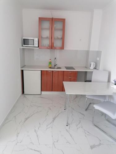 Dapur atau dapur kecil di Apartments Dinko