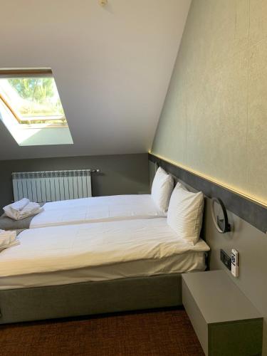 Arta City Hotelにあるベッド