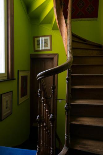 a staircase in a room with green walls at Camera et Caetera Chambres d'hôtes B&B in Roubaix