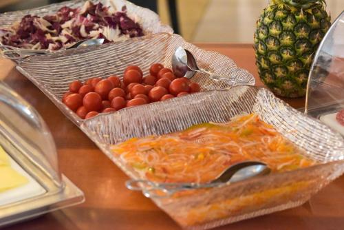 a table with two plates of food on a table at Grand Hotel Tiberio in Rome