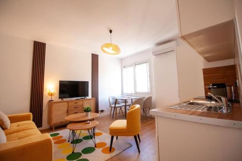 Brand New Central Cannes Apt 2 min walk to Palais