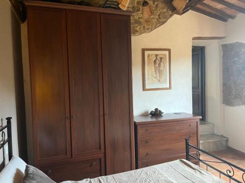 a bedroom with a large wooden cabinet and a bed at Casa Bella Vista in Pereta