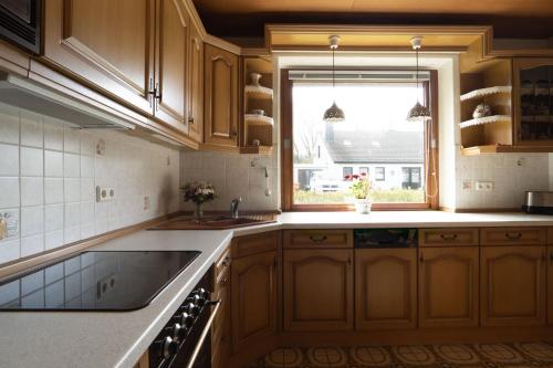 Ferienhaus Gregersen Urlaub zwischen Nord-& Ostseeにあるキッチンまたは簡易キッチン
