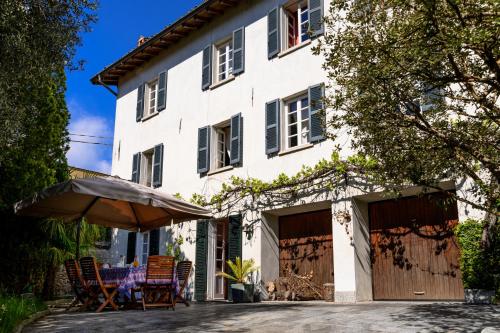 a house with a table and chairs in front of it at Villa Giulia by MyVillaCollection in Lenno