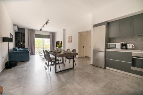 Stylish 3BR apartment in Pagkrati (PRAT_6)