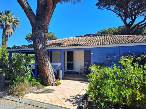 Chalet californien climatisé 6 personnes dans domaine privé avec piscine