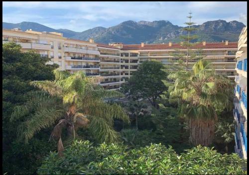 Beach apartment with tropical garden and mountain view Best location