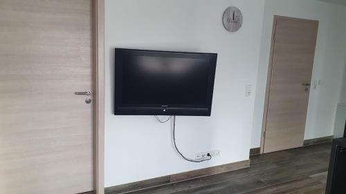a flat screen tv hanging on a wall at FeWo Drei Gleichen- Nr2 in Wandersleben