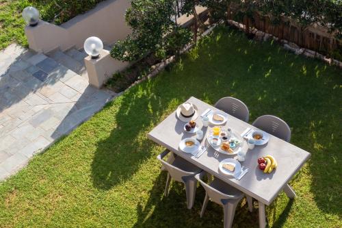 Elio A 1BDR Apt1 min from the beach by Hospi Living