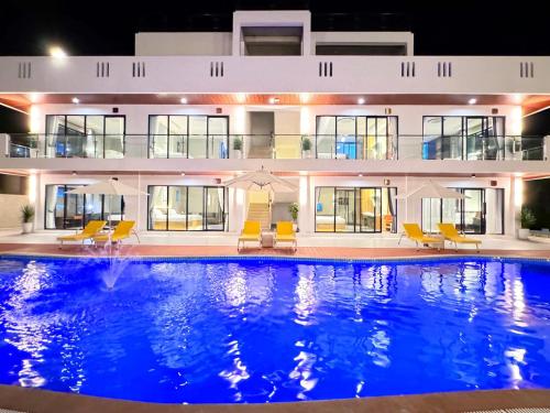 Bazén v ubytování Qube Resort Kep nebo v jeho okolí