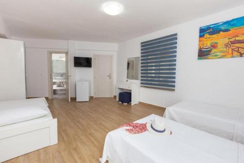 Gallery image of Angelina Hotel in Ormos Panagias