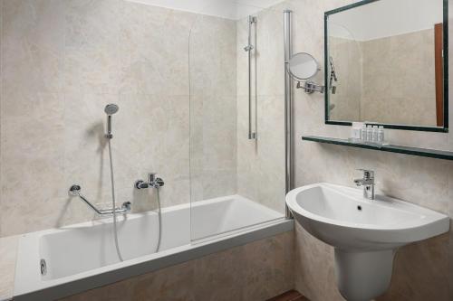 Bilik mandi di Hotel Galileo