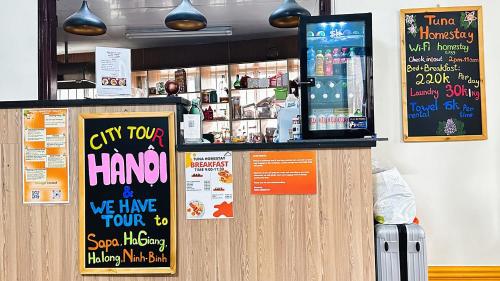 Certifikát, hodnocení, plakát nebo jiný dokument vystavený v ubytování Tuna Homestay Hanoi & Experience