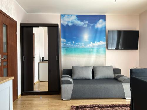 ヤスタルニャにあるJasのリビングルーム(ソファ付)が備わり、海の景色を望めます。