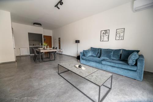 Stylish 3BR apartment in Pagkrati (PRAT_6)