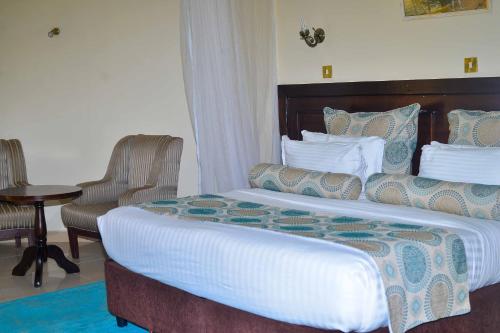 Ένα ή περισσότερα κρεβάτια σε δωμάτιο στο IZAAK WALTON INN Embu