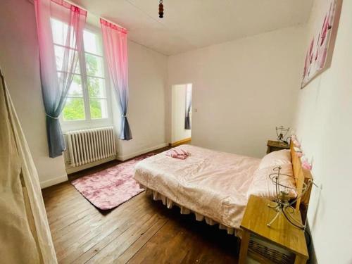 Postel nebo postele na pokoji v ubytování Grand Gite Bidallon