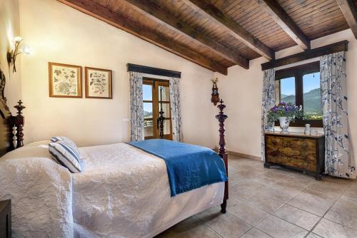 a bedroom with a bed and a large window at Villa Sestadors in Selva