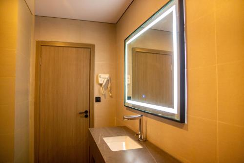 A bathroom at Blu Atlantic Hotel