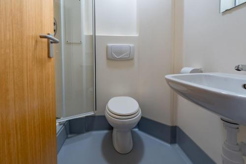 a bathroom with a toilet and a sink at Ensuite Bedrooms with Shared Kitchen and Studios at The Heights in Birmingham in Birmingham