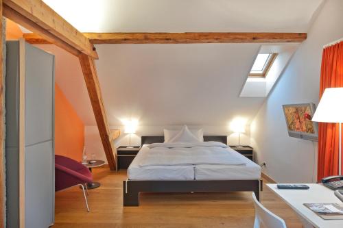 Ein Bett oder Betten in einem Zimmer der Unterkunft Boutique-Hotel Auberge Langenthal