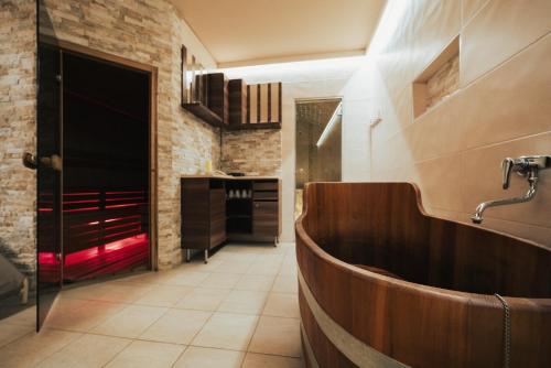 a bathroom with a wooden tub in a room at Villa Dorottya in Balatonföldvár