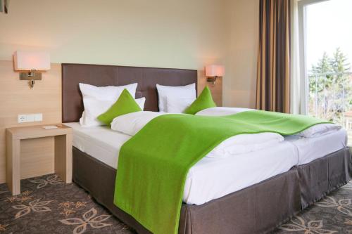 Postel nebo postele na pokoji v ubytování Hotel Württemberger Hof