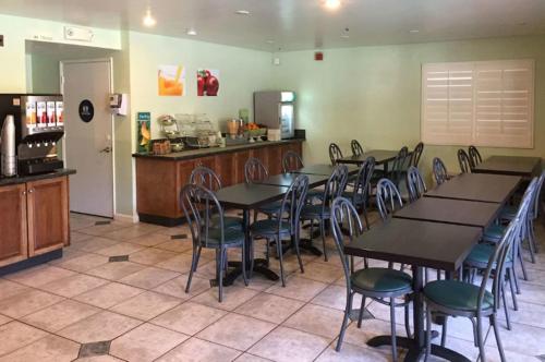 a restaurant with tables and chairs and a counter at Comfort Inn Encinitas Near Legoland in Encinitas