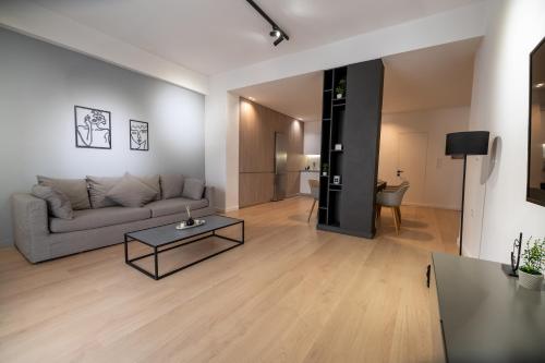 Spacious 3BR apartment in Pagkrati (PRAT_9)