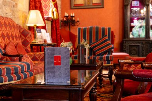 Χώρος καθιστικού στο Langley Castle Hotel