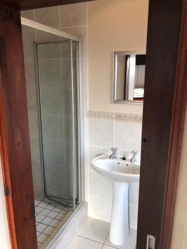 Ένα μπάνιο στο Aderem Blus Rooms