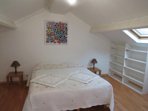 Ένα ή περισσότερα κρεβάτια σε δωμάτιο στο ApartHotel François 1er 14eme