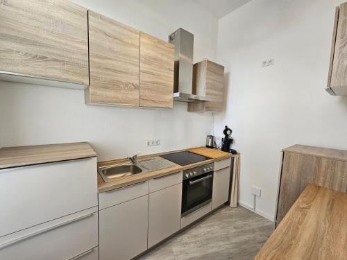 Kuchyň nebo kuchyňský kout v ubytování Wohnung SG-Ohligs nahe Hauptbahnhof, fix in Köln/Düsseldorf
